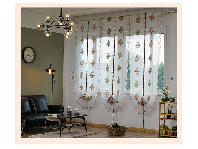 Hejsegardin i voile med fin broderi