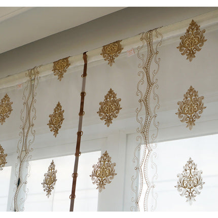 Hejsegardin i voile med fin broderi