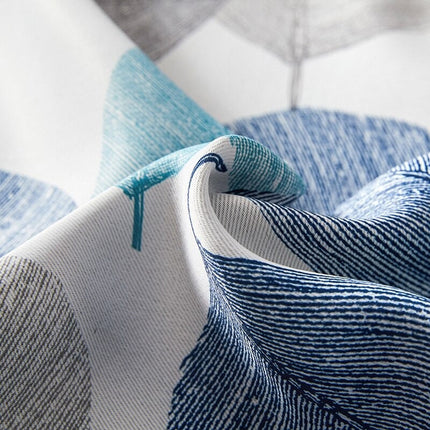 Mørklægningsgardin med blåt blomstermønster