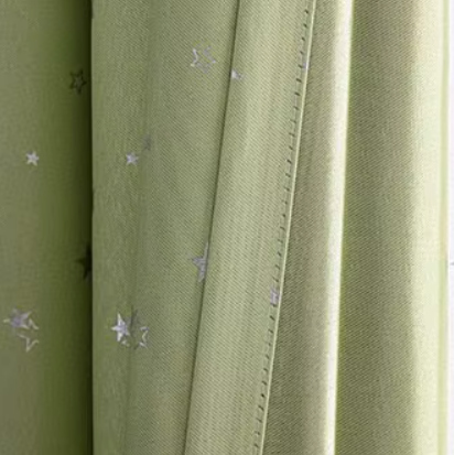 Grønt mørklægningsgardin med stjerner