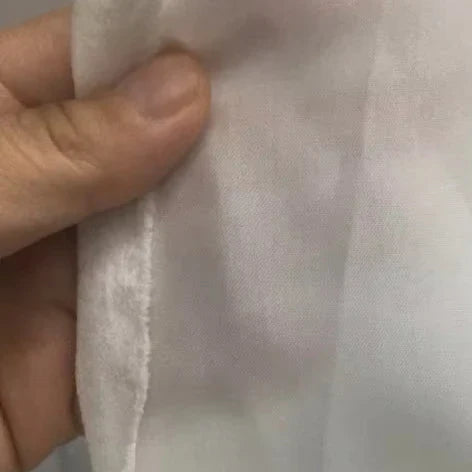 Hvidt let og luftigt gardin