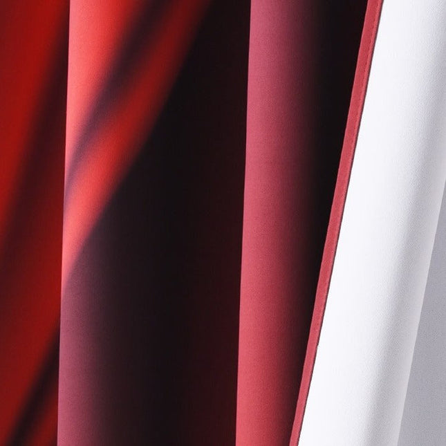 Rødt teatergardin i velour look