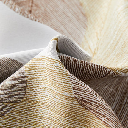 Brunt mørklægningsgardin med elegant bladmotiv