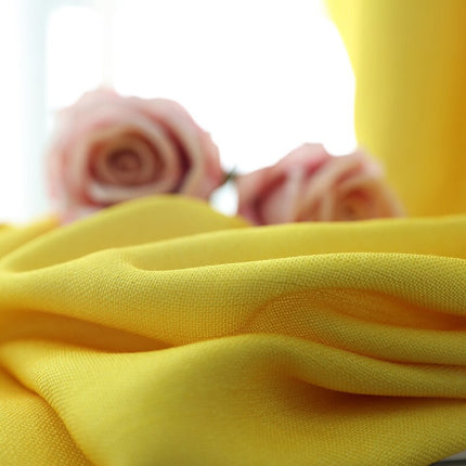 Farveblok gardin i grå og gul