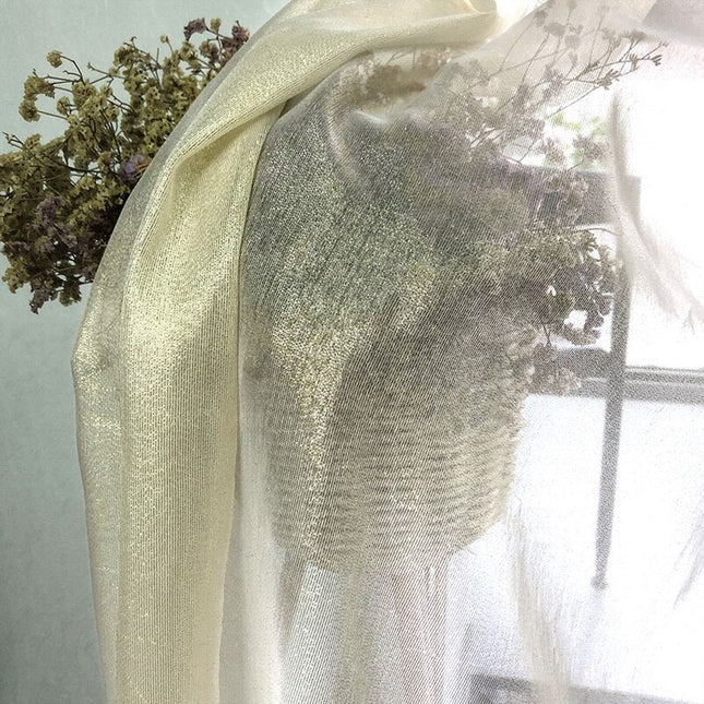 Elegant let gardin med glanseffekt