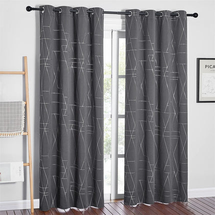 Gråt mørklægningsgardin med geometrisk mønster