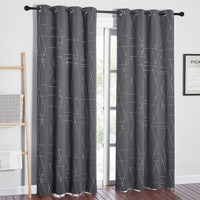 Gråt mørklægningsgardin med geometrisk mønster