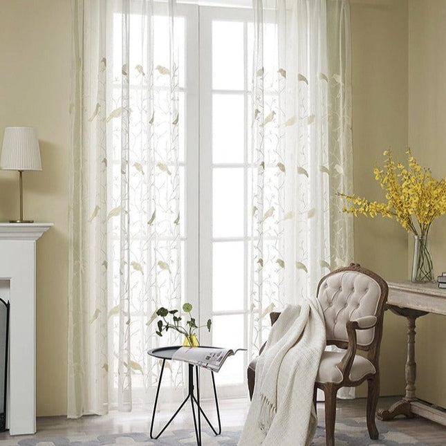 Let hørlook-gardin med fuglebroderi