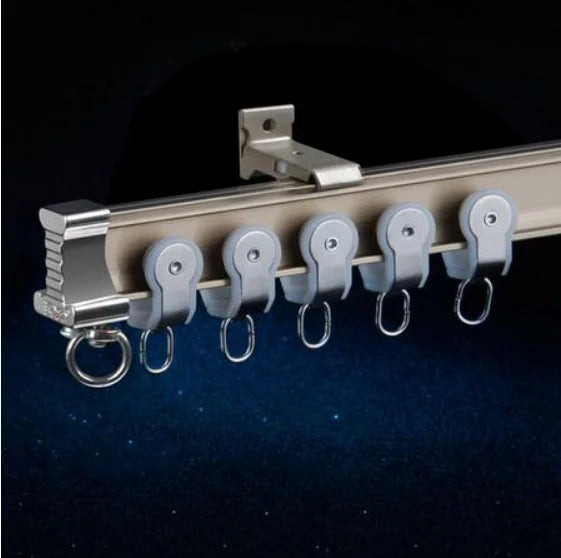 Fleksibel buet gardinskinne til loft