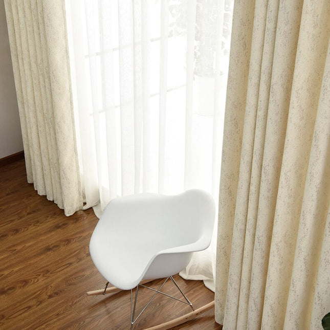 Råhvidt gardin med rustik tekstur