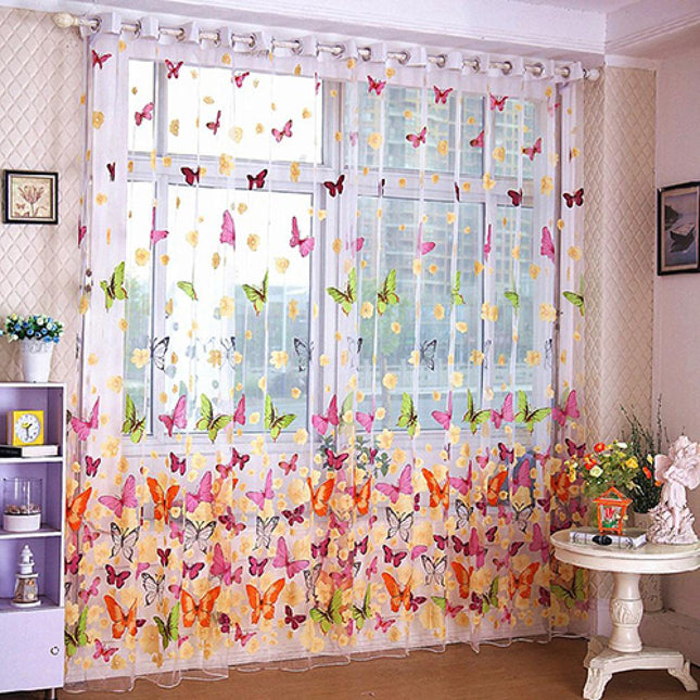 Transparent gardin med farverige sommerfugle
