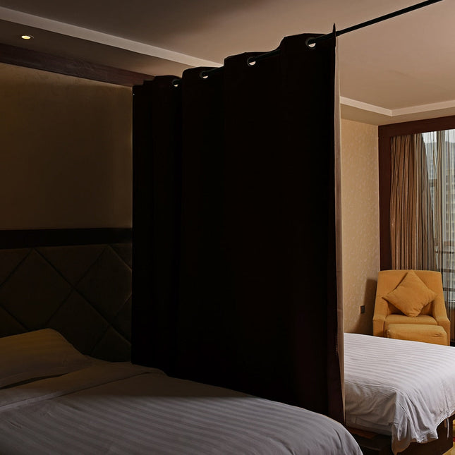 Mørklægningsgardin som praktisk rumdeler