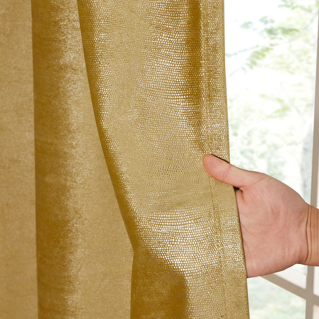 Gult mørklægningsgardin med prikket mønster