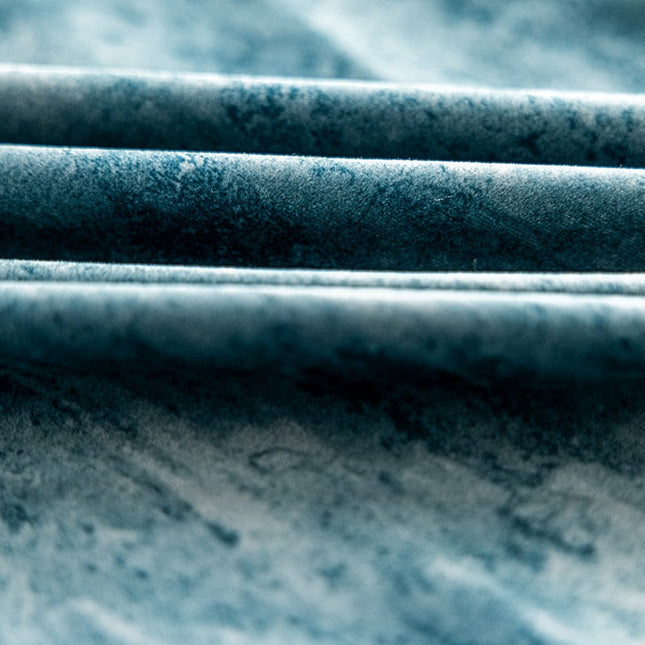 Støvet blåt velour mørklægningsgardin