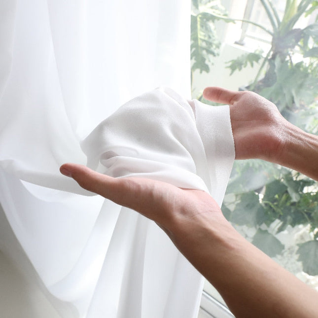 Hvidt let og luftigt gardin