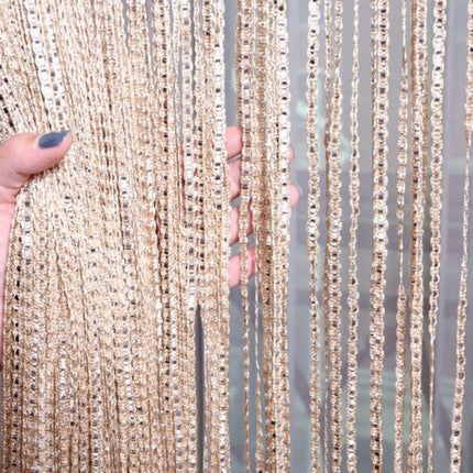 Transparent gardin med vævede striber