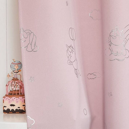 Lyserødt børnegardin med sølv enhjørninge