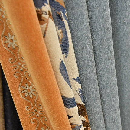 Mørklægningsgardin med botanisk bladmotiv