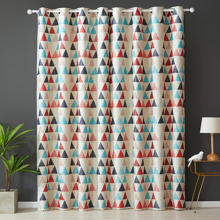 Rødt mønstret mørklægningsgardin med trekanter