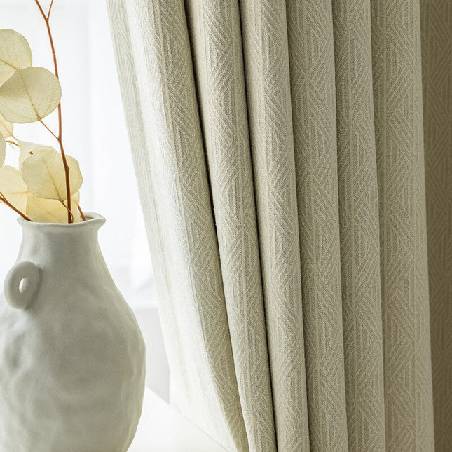 Beige mørklægningsgardin med sildebensmønster