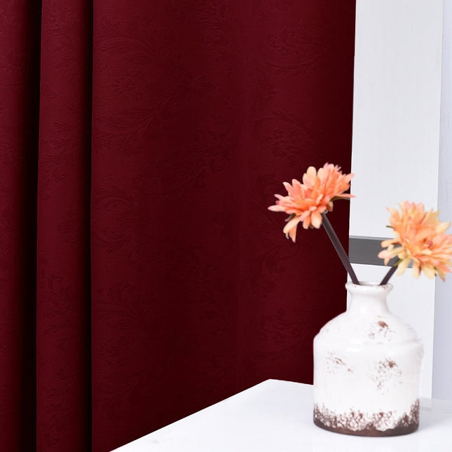 Beige mørklægningsgardin med præget mønster