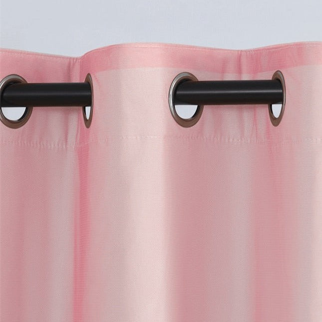 Mørklægningsgardin med lyserød og blå gradient