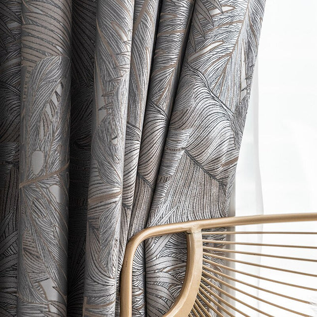 Mørklægningsgardin med elegant fjer mønster