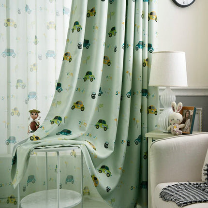 Grønt mørklægningsgardin til børneværelse med biler