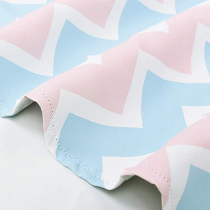 Børnegardin med lyserødt chevron mønster