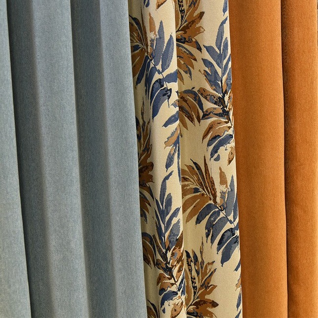 Mørklægningsgardin med botanisk bladmotiv