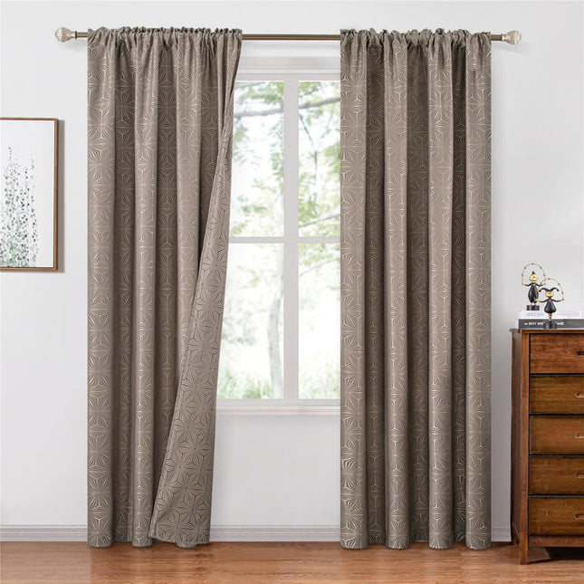 Brunt gardin med geometrisk art-deco mønster