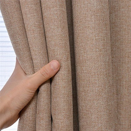 Mørklægningsgardin i varm kaffecreme farve