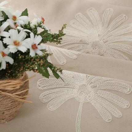 Gråt gardin med broderede blomster