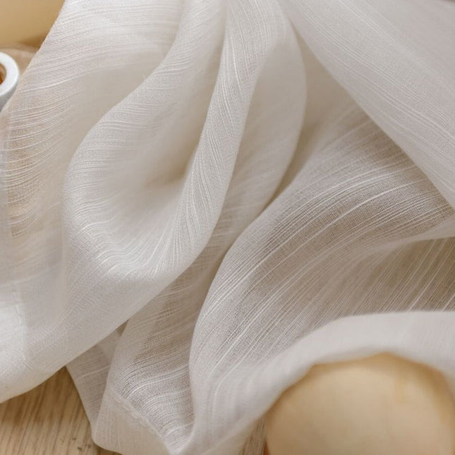 Stribet gennemsigtigt gardin til stuen