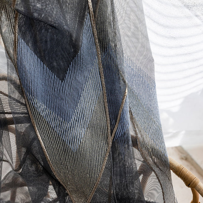 Tyndt gardin med geometrisk broderi