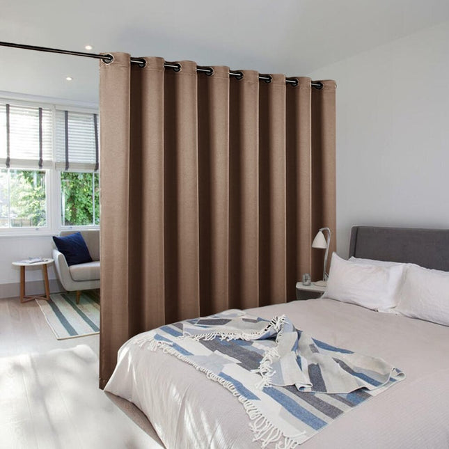 Mørklægningsgardin som praktisk rumdeler