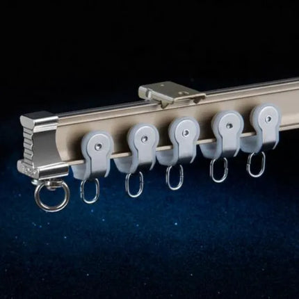 Fleksibel buet gardinskinne til loft