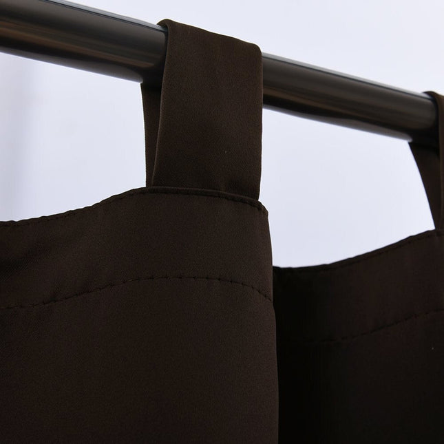 Lyst mørklægningsgardin med brede stropper