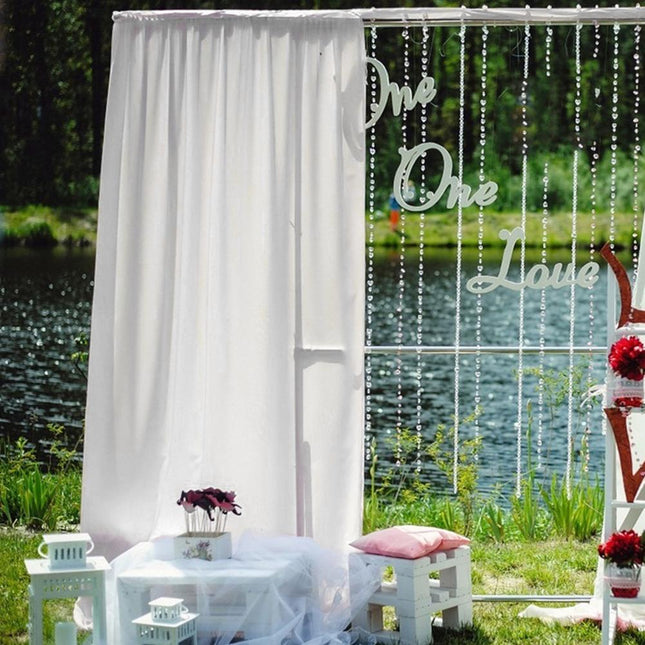 Hvidt let gardin til festdekoration