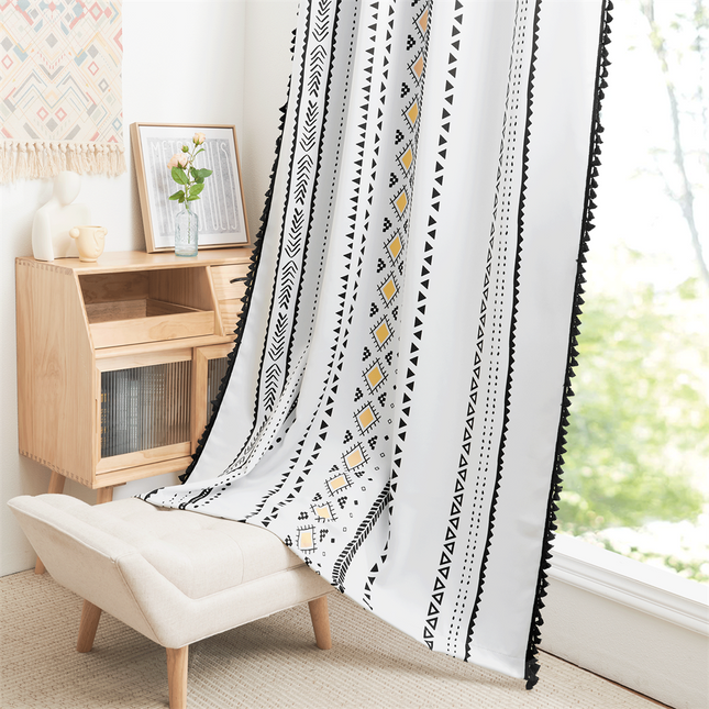 Etnisk boho gardin med kvaster