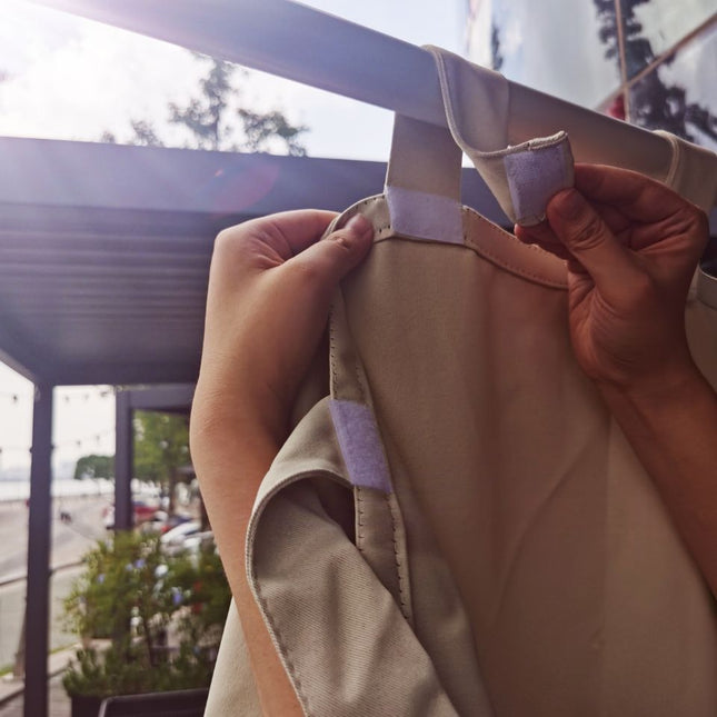 Lyst havegardin med brede stropper