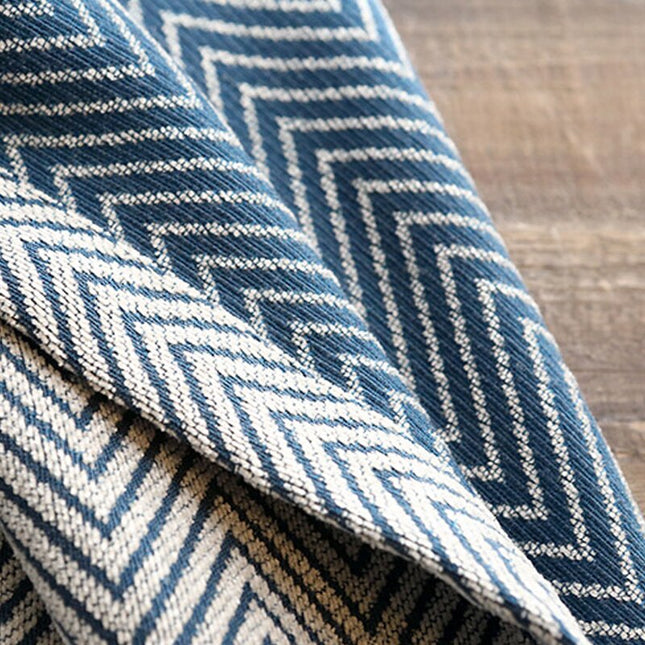 Blåt mørklægningsgardin med sildebensmønster