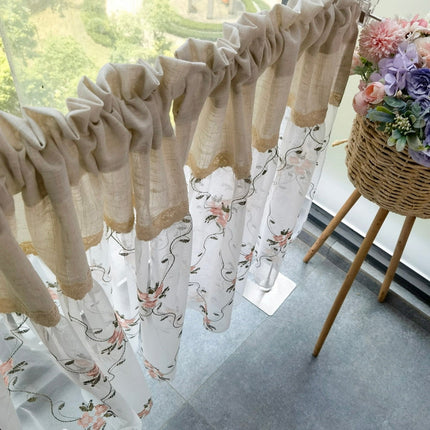 Cafégardin i landlig stil med blonder