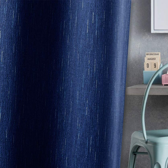 Mørkt meleret gardin til stuen