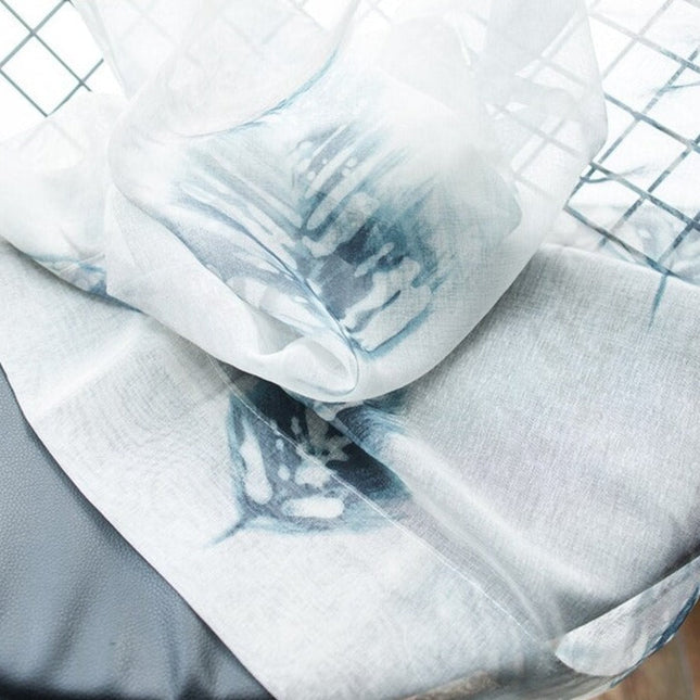 Let gardin med blåt fjer motiv