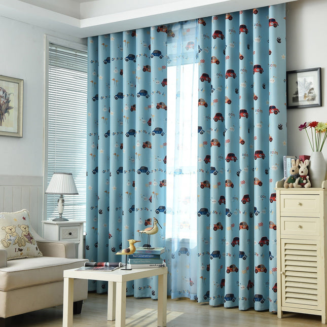 Blåt mørklægningsgardin med biler til børn