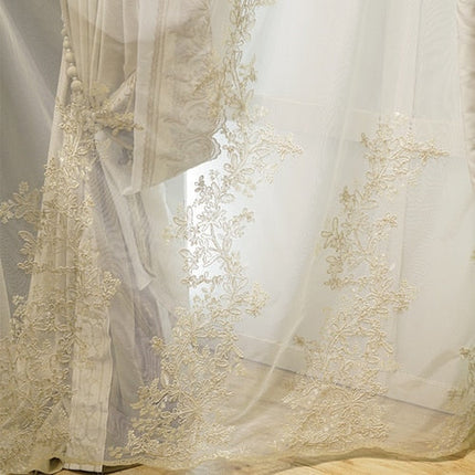 Romantisk let gardin med blomsterbroderi