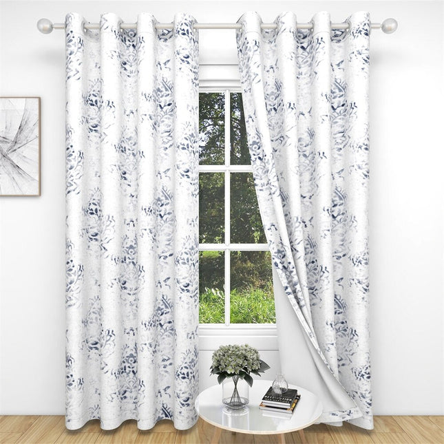 Hvidt gardin med blåt mønster