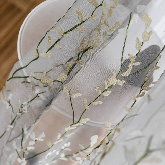 Let gardin med broderede grene