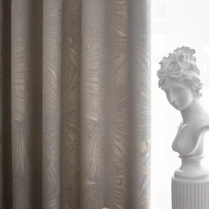 Mørklægningsgardin med diskret bladmotiv